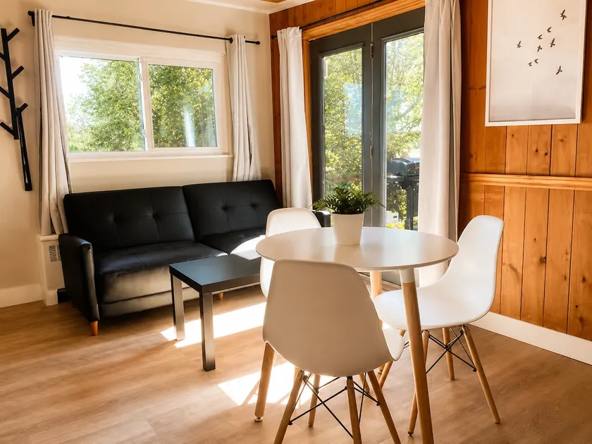 Bayfield Retreat • Near Grand Bend • Pool+Hottub 5 - Image 1