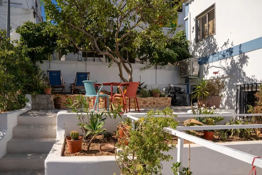 2-Bedroom house with garden in Ferragudo village - Image 1