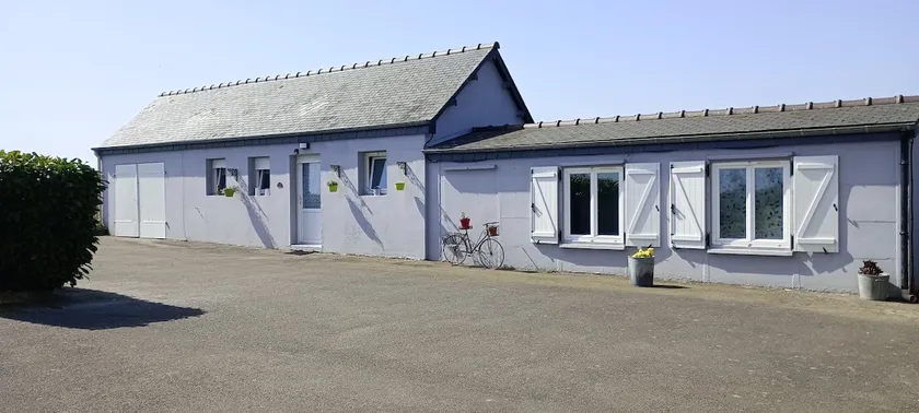 Beautiful single-storey detached house. Enclosed garden - Image 1