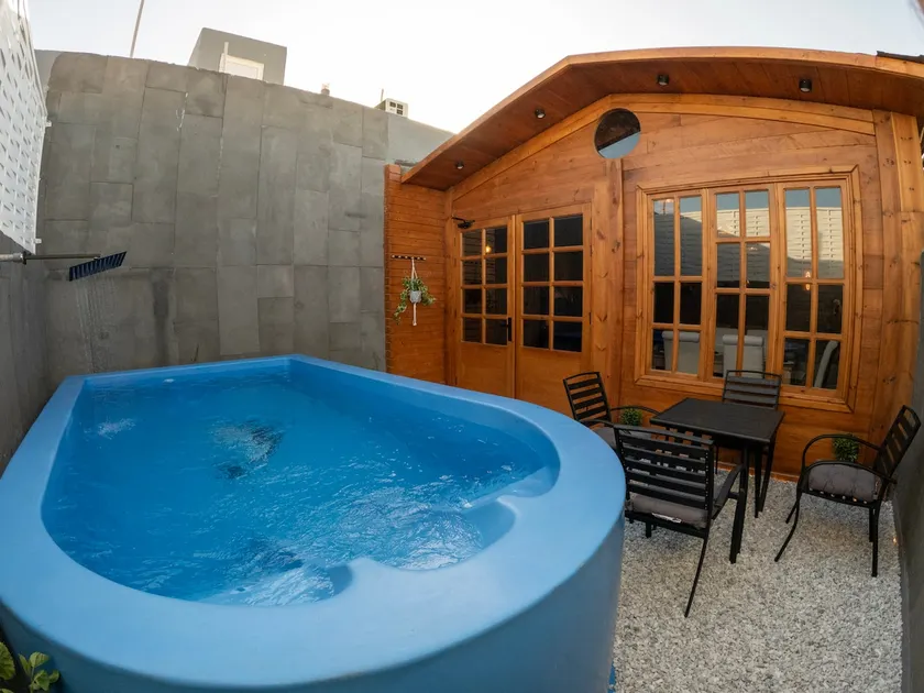 Cottage with private pool - Image 1
