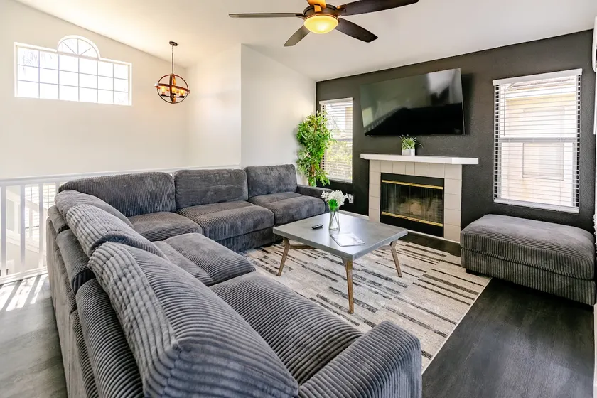 Split-level NW Bakersfield Home with Outdoor Oasis - Image 1