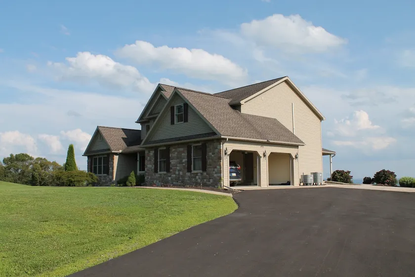 Mountaintop Manor - Image 1