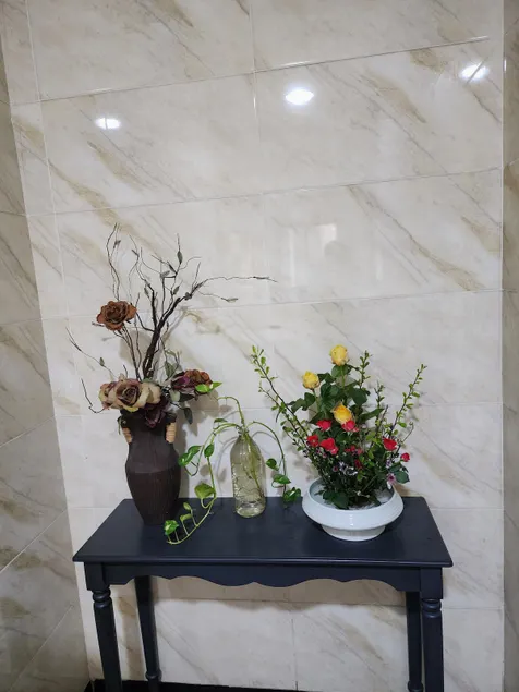Rose house - Image 1