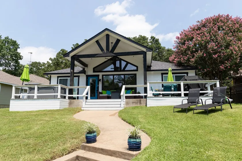 Long Stays Discount | Cedar Creek Boathouse - Image 1
