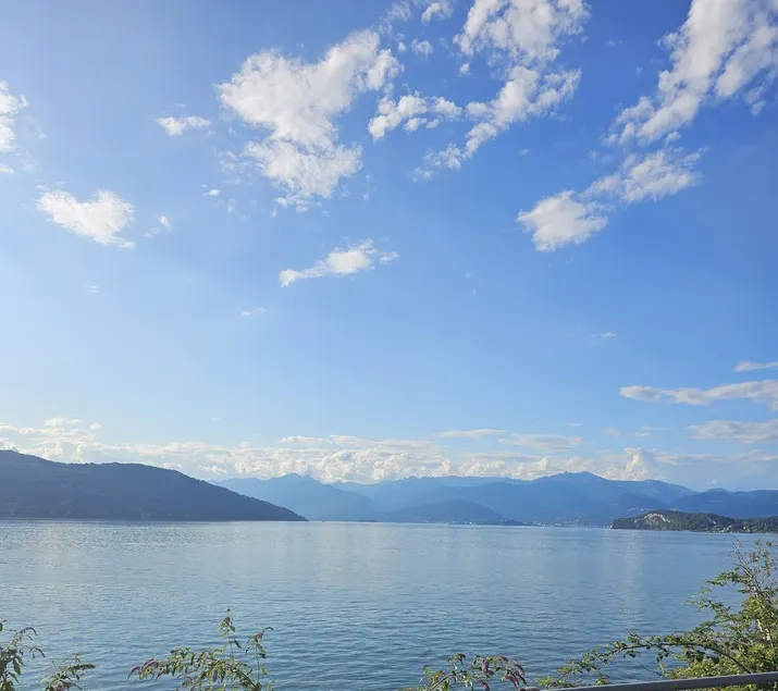 Lake view apartment - Image 1