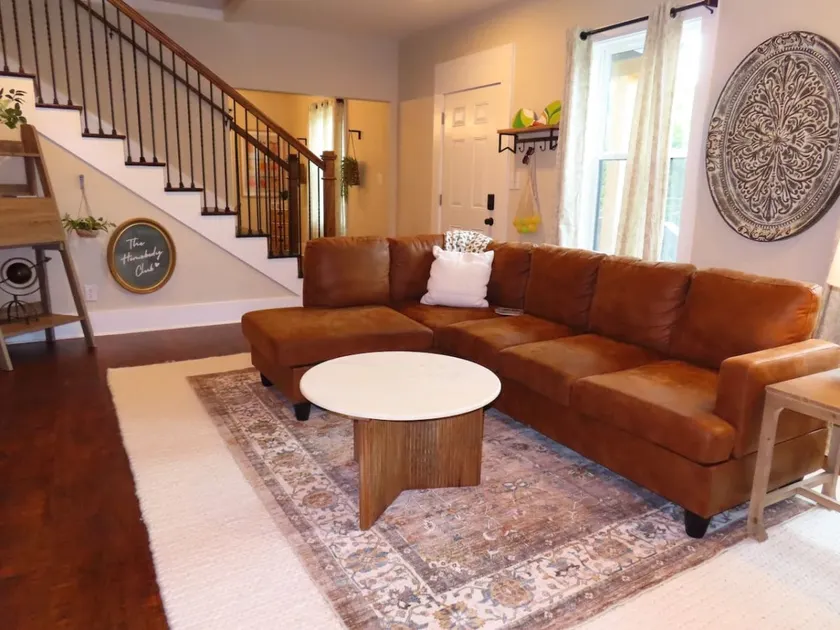 Pickleball Dream House in Crestwood - Image 1
