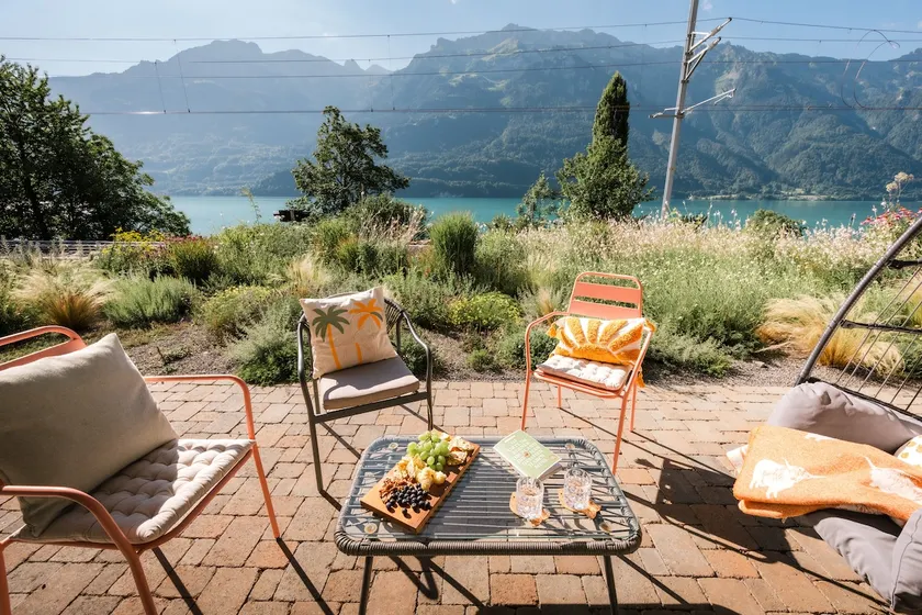 FLORA BAY • Lake Brienz views and garden terrace - Image 1