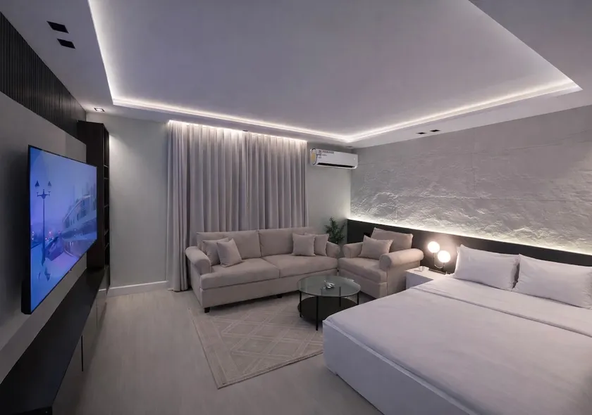 Quiet and upscale studio (Smart Entry) - Image 1