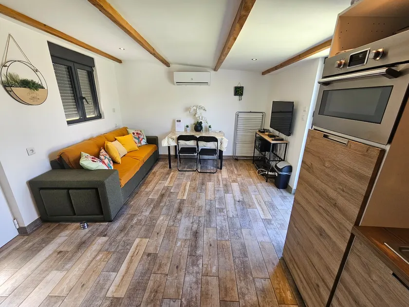 Excellent, comfortable maisonette with outdoor jacuzzi spa - Image 1