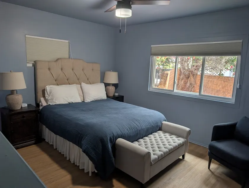 Sunny quiet 2BR suite—private entry, pet-friendly - Image 1