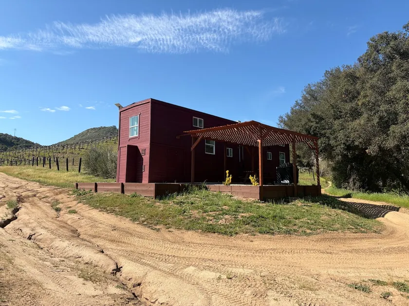 Pitaya Cabin @ Vineyard Winery, 6 Adults, 2 Kids - Image 1