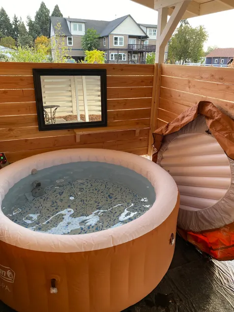 2-story Guest Cottage with hot tub (year round) - Image 1