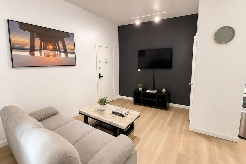 Chic Urban Stay Steps to Downtown Royal Oak - Image 1