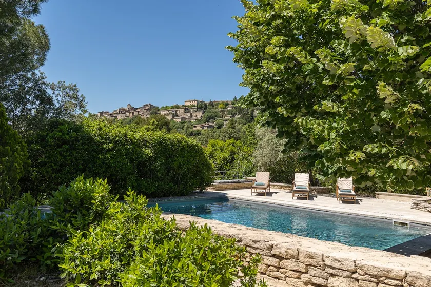 Contemporary house, pool, and view of Gordes - Image 1