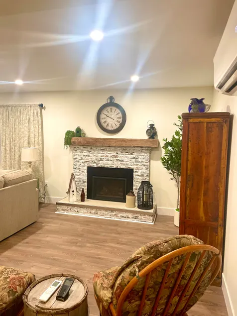 LJV Homestead Upper Suite - Image 1