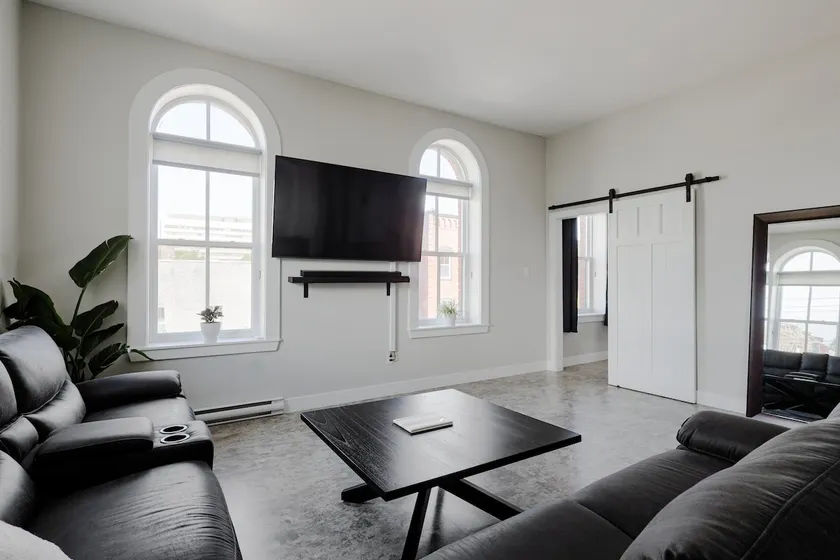 Penthouse Suite In The Heart Of The City! - Image 1