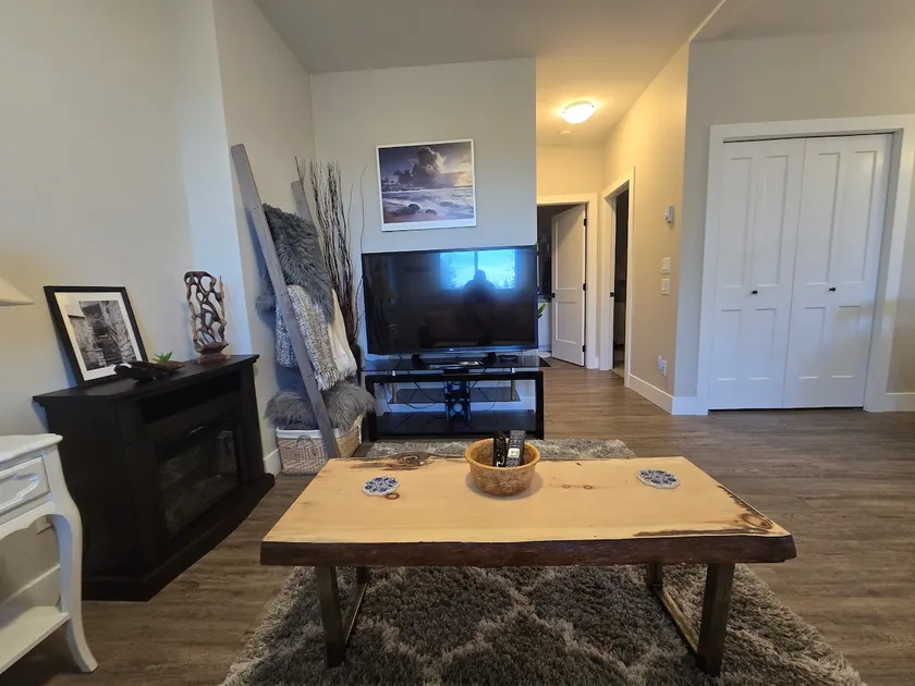 Pets Welcome - Private Suite in Victoria|Colwood - Image 1