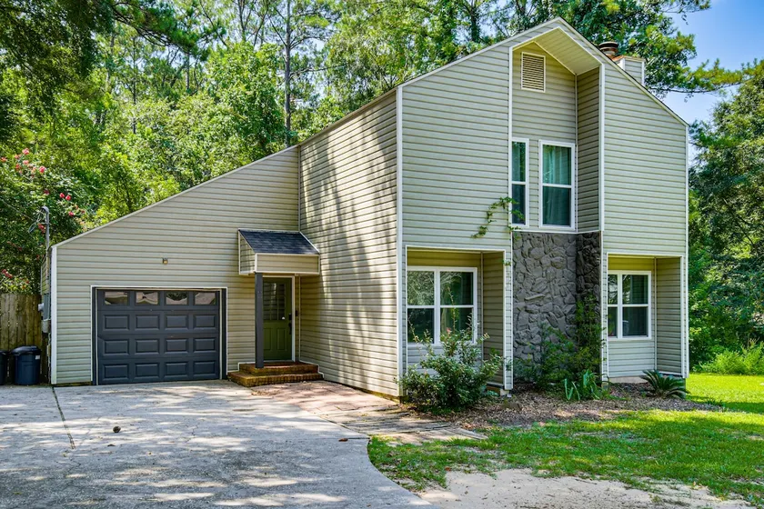 Daphne Home w/ Deck: Close to Beaches & Parks! - Image 1