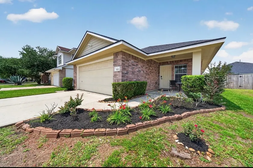 Mr. Ed Premium Home • 5 Min to IAH • Sleeps 8 - Image 1