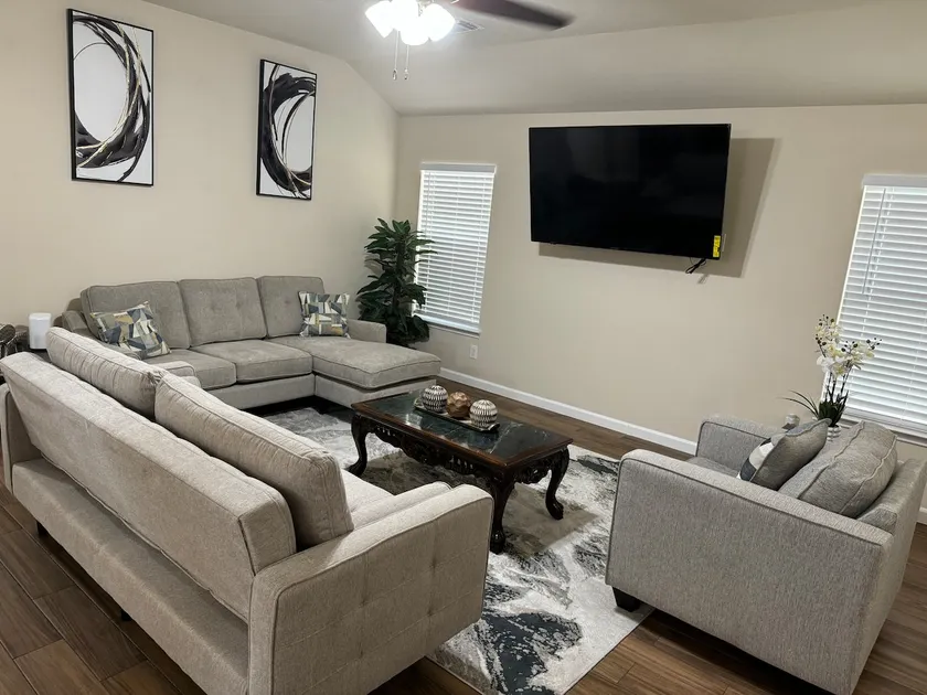 Mr. Ed : Premium Home - Image 1