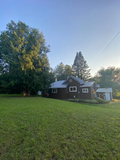 Hiawatha’s Hideaway-cozy 2BR getaway, near trails - Image 1