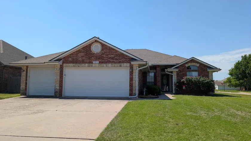 Norman Spacious Home for 8 - Image 1