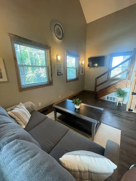 Grizzly's Den - Image 1