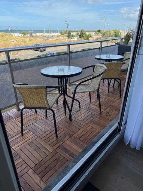 Beach cocoon apartment with balcony and sea view - Image 1