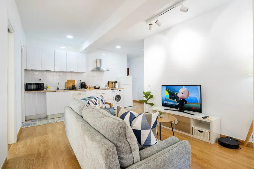 Centrally located apartment 12 minutes from the beach. - Image 1