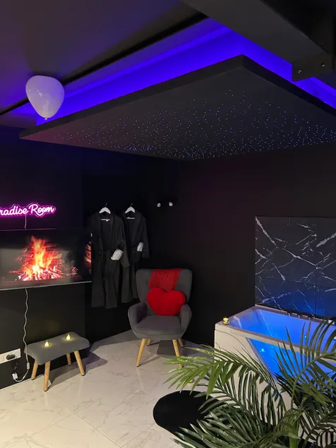 Loveroom luxe – Paradise Room Mâcon 1% top Airbnb - Image 1