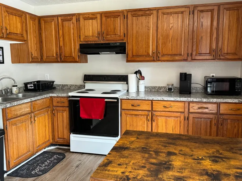 Near Spring River, Two Bedrooms Entire Condo, No 4 - Image 1