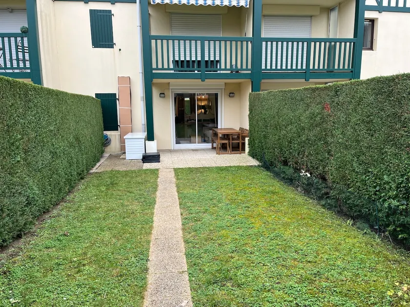 Beautiful New Apt with Garden, Parking 250 m from Beach - Image 1
