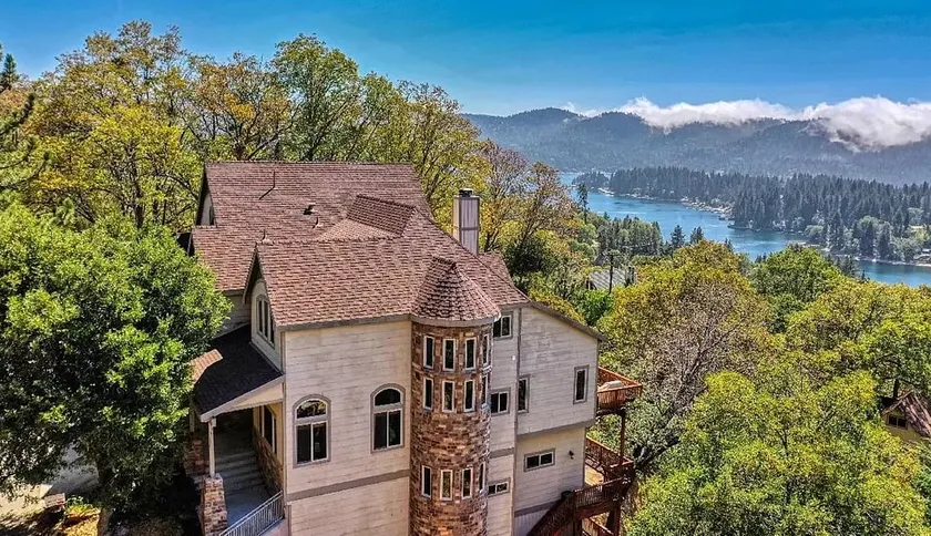 Lake Castle 5005 SQFT Hot Tub&Sauna,Lake Views - Image 1