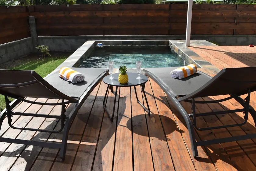 Akaiti Lodge-Fare Aina-1 BedRoom AC Private pool - Image 1