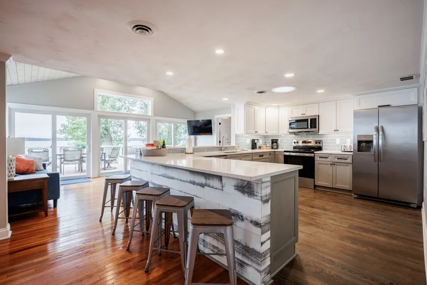 Large Remodeled Lakehouse on water Amazing Views! - Image 1