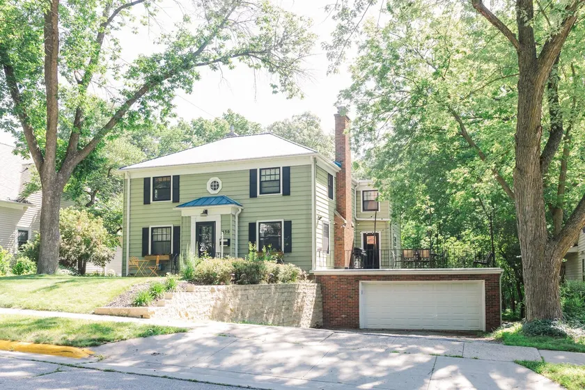The Green House on Forest Glen - Image 1