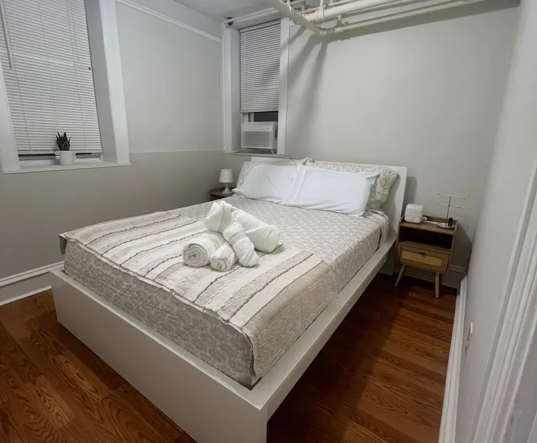 15 Min to NYC | Private 1 BR Apartment + Patio - Image 1