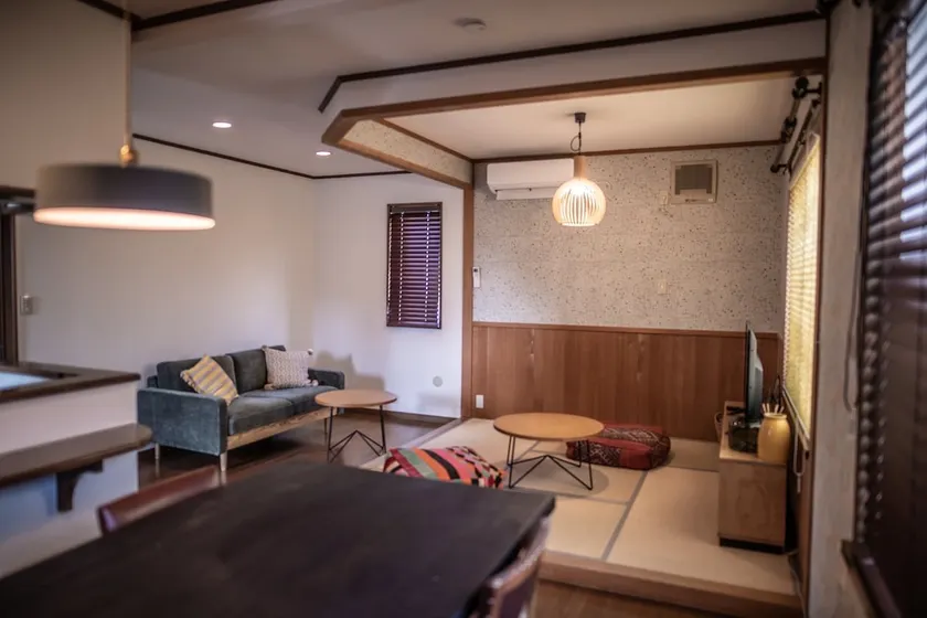 Entire building for rent, maximum 6 people | Stay like a local in the apple town of Hirosaki | 10-minute walk from Hirosaki Park - Image 1