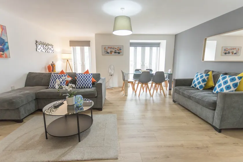 Oxford 2BR | En-suite | Balcony | By JR Hospital - Image 1