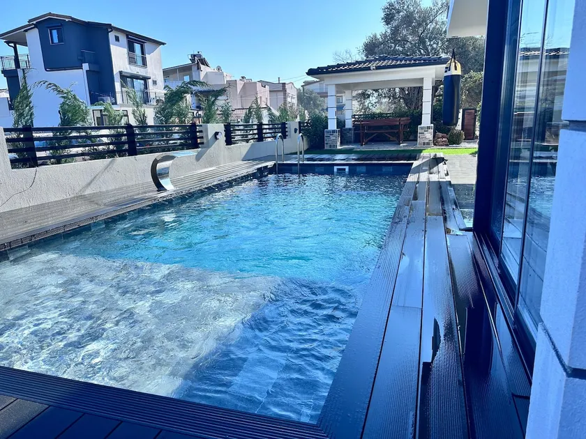 Villa with Private Pool - Image 1