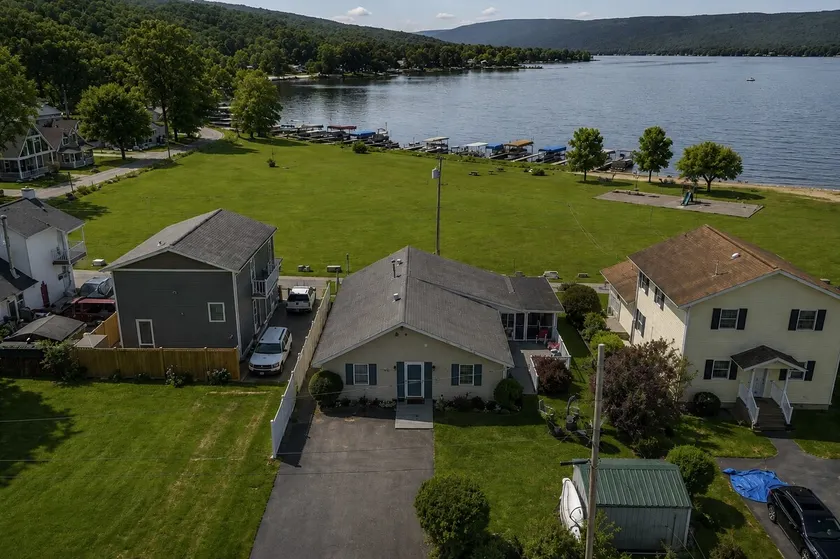 Honeoye Lake | Hot Tub | Kayak | Fire Pit - Image 1