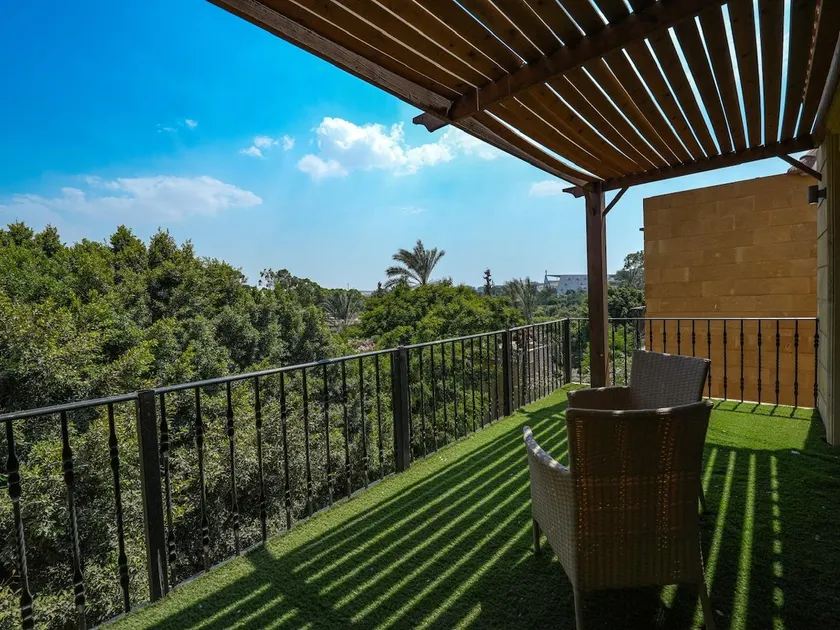 3 BDR Serviced Pyramid-View APT in Giza, Egypt - Image 1