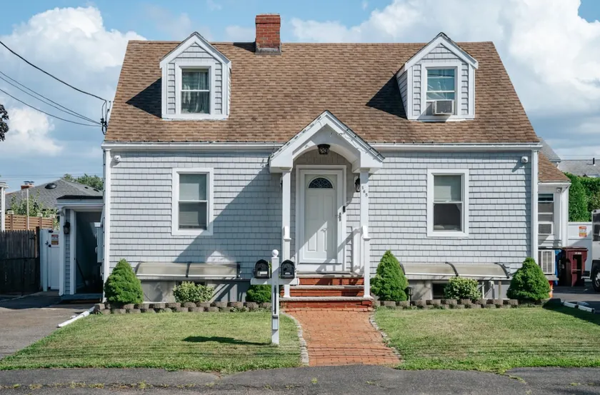 Stunning 2 bed apt in Revere 15 mins to Boston - Image 1