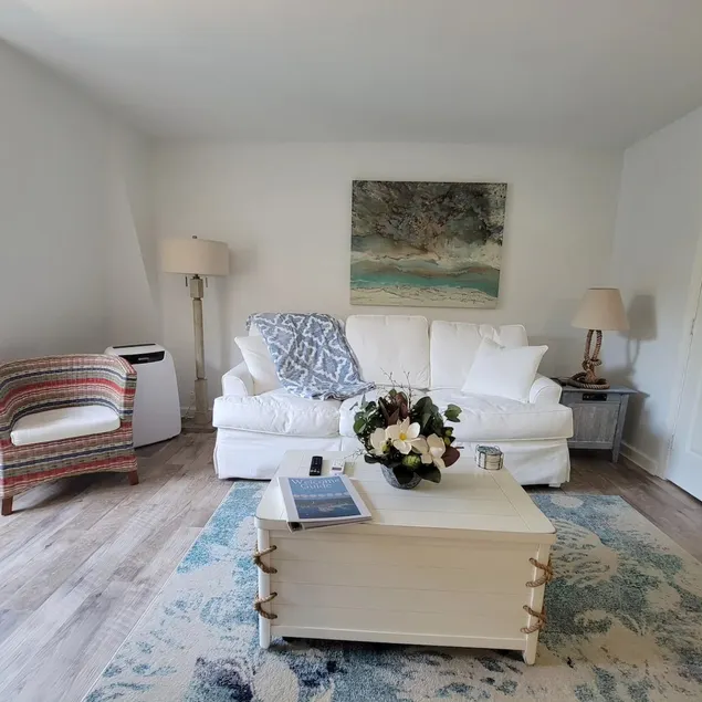 The Hillcrest Hideaway - Image 1