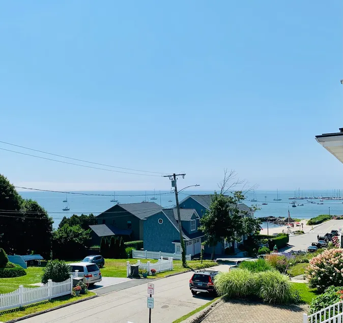 Crescent Beach House, Walk to Downtown Niantic! - Image 1
