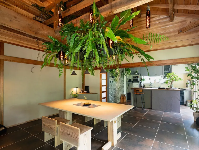 Alone in nature | Kusumoto, a private rental inn nestled at the foot of a mountain in a national park and surrounded by plants - Image 1