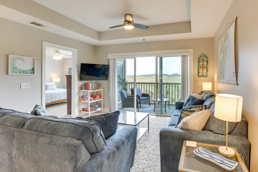Breezy Darien Condo w/ Tranquil Marsh Views! - Image 1