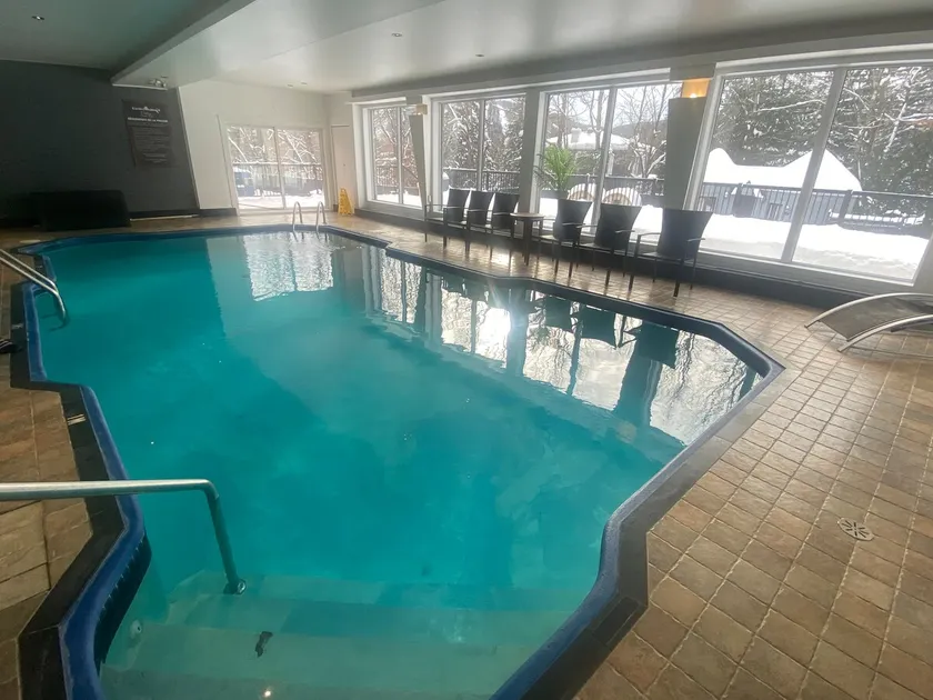 225_Equipped condo with pool, hot tub, spa, sauna, gym and pool table - Image 1