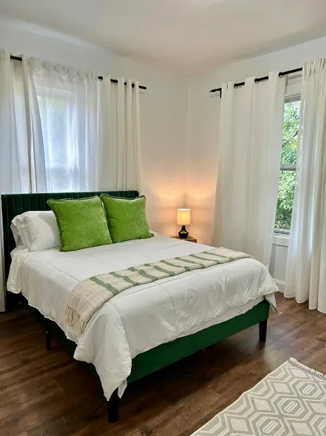 Luxury Escape Near NYC | Newark | Sleeps 10+ - Image 1
