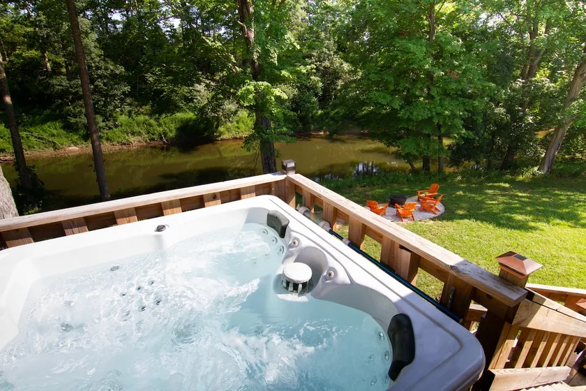 River Front Retreat *HotTub-FirePit-Kayaks* - Image 1